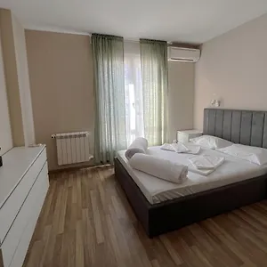 κάντε κράτηση εδώ
